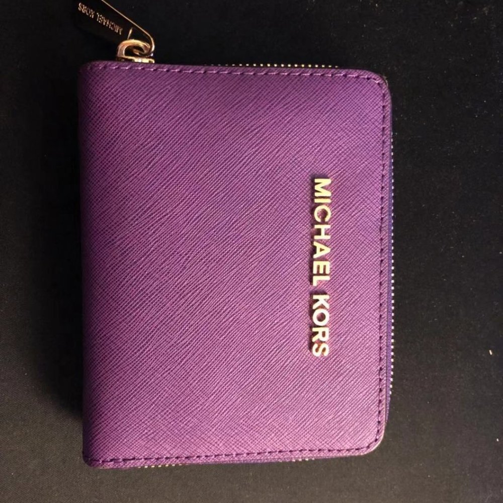 Michael Kors Medium Zip Around Wallet